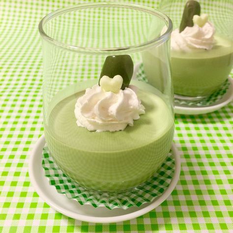 This recipe makes creamy non-bake pudding with Matcha green tea powder, milk and heavy cream. I have used Uji ceremonial grade fresh matcha that tastes sweet. Green Tea Pudding, Matcha Pudding Recipe, Matcha Custard, Green Tea Dessert, Matcha Pudding, Matcha Recipes, Matcha Dessert, Powder Milk, Festival Food