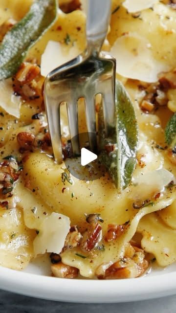 DAMN DELICIOUS on Instagram: "Lightning fast weeknight dinner (made in just 25 min!). With tender ravioli and a silky, nutty, garlicky brown butter sauce, crispy sage leaves and all the toasted pecans. 🧈🍃🥜 Full disclosure - the butter sauce will pair well with anything and everything (gnocchi, pasta or tortellini).

LINK IN BIO.

https://damndelicious.net/2024/11/01/ravioli-with-sage-butter-sauce/" Sage Butter Sauce, Food Dinner Recipes, Gnocchi Pasta, Brown Butter Sauce, Sage Butter, Sage Leaves, Hungry Girl, Mediterranean Food, Toasted Pecans