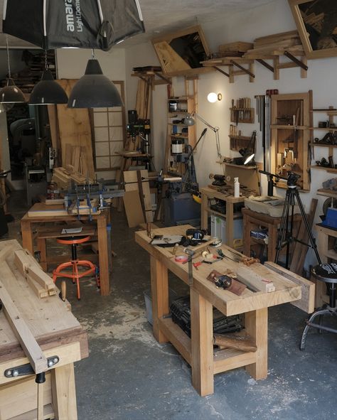 @ateliermateus #marcenaria #woodworking #joinery #atelier #lisboa Furniture Making Workshop, Jewelry Studio Space, Carpenter Workshop, Furniture Workshop, Record Rack, Wood Workshop, Carpentry Workshop, Art Studio Space, Art Studio Room