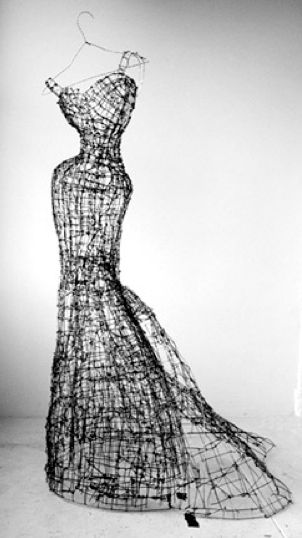 Leigh Pennebaker #art #sculpture #fashion http://artsyforager.wordpress.com/2011/09/12/fashion-forward-art/ Drátěná Socha, Sculptures Sur Fil, Art Fil, Dress Forms, Wire Sculpture, Sculpture Installation, Wire Art, Pics Art, Art Plastique