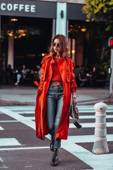 Trenchcoat Outfit, Fall Photo Shoot Outfits, Fall Fashion Coats, Chique Outfit, Style Désinvolte Chic, Orange Coat, Trench Coat Outfit, Red Trench Coat, Boating Outfit