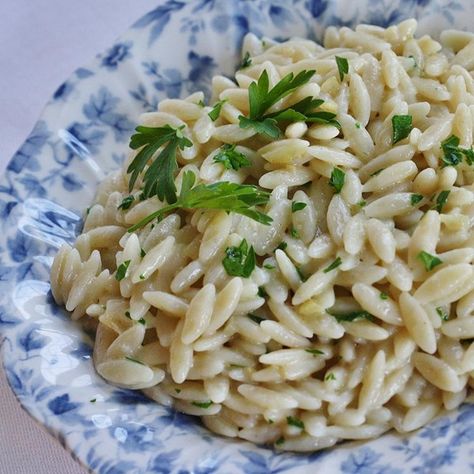 Parmesan Garlic Orzo | "This is something my son even enjoys making." Garlic Orzo, How To Cook Orzo, Pasta Side Dishes, Quick Side Dishes, Orzo Recipes, Pasta Sides, Vegan Italian, Creamy Tomato Sauce, Giada De Laurentiis