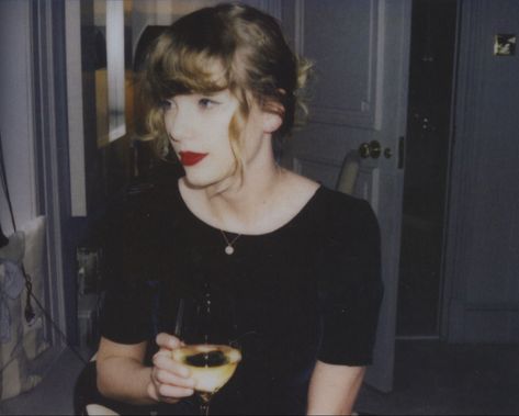 Reputation Magazine, Magazine Photos, I Love Mom, Swift 3, Current Styles, Taylor Swift Pictures, Taylor Alison Swift, Photo Magazine, Aesthetic Pictures