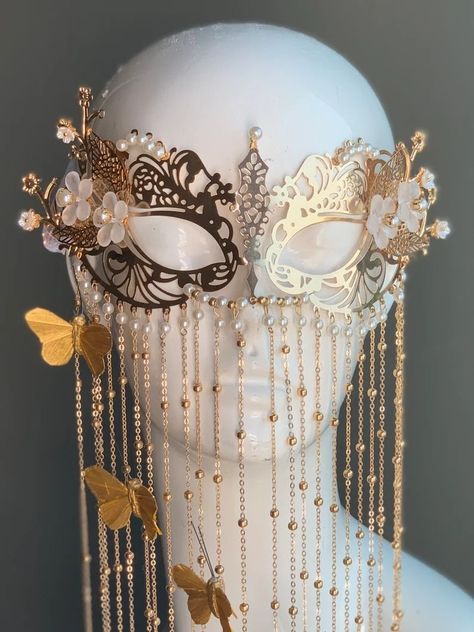 Mascarade Party Aesthetic, Masquerade Ball Outfit Ideas, Masquerade Aesthetic, Royal Hairstyles, Accessories Design Sketch, Angelic Aesthetic, Butterfly Mask, Headpiece Jewelry, Royal Outfits