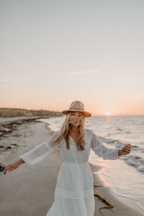 Artist Beach Photoshoot, Beach Photoshoot Outfit Ideas, Beach Headshots Business, Beach Business Photoshoot, Beach Professional Photoshoot, Beach Branding Photoshoot, Boho Beach Photoshoot, Beach Headshots, Coastal Photoshoot