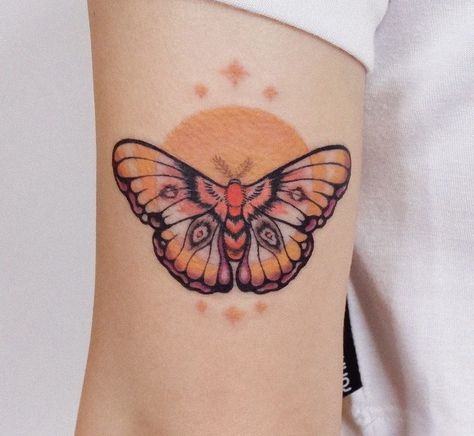 Insect Tattoos, Tattoos Geometric, Moth Tattoo, Aesthetic Tattoo, Skin Art, Piercing Tattoo, First Tattoo, Love Tattoos, Pretty Tattoos