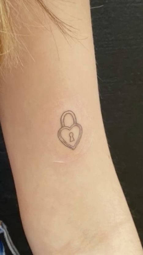 Key And Heart Lock Tattoo, Heart Shaped Lock Tattoo, Locket Tattoos For Women, Heart Lock And Key Tattoo, Padlock Tattoo, Heart Lock Tattoo, Chest Tattoo Girl, Lock Tattoo, Locket Tattoos