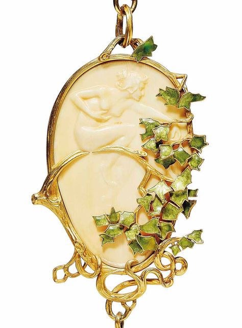 Christies - Art Nouveau jewels collecting guide Lalique Jewelry, Bijoux Art Nouveau, Engraved Crystal, Art Nouveau Jewelry, Pendent Necklace, Art Japonais, Pearl Pendant Necklace, Art Deco Jewelry, Enamel Jewelry