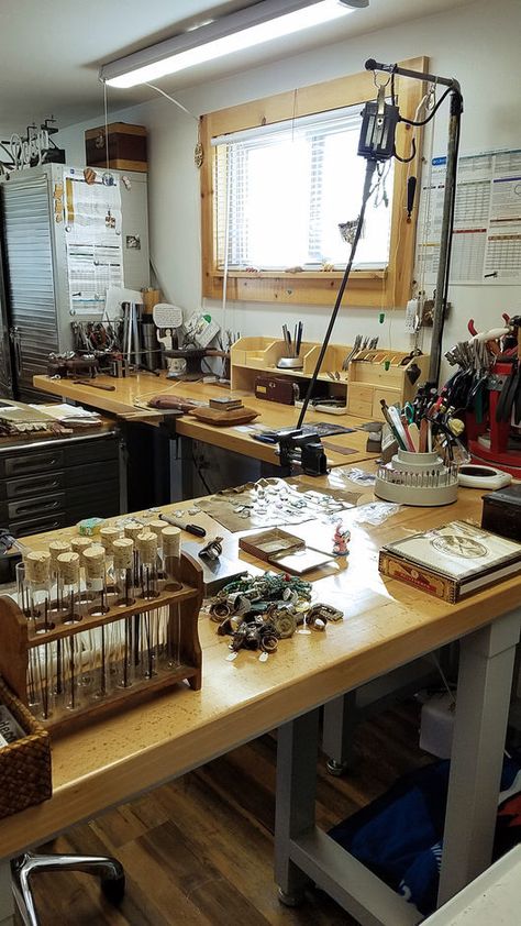 Tiny Jewelry Studio, Silversmith Studio Ideas, Jewellery Workshop Ideas, Jewelry Making Station, Jewelry Studio Workspaces, Jewelry Workshop Studio, Jewelers Studio, Silversmith Studio, Jewelry Studio Space