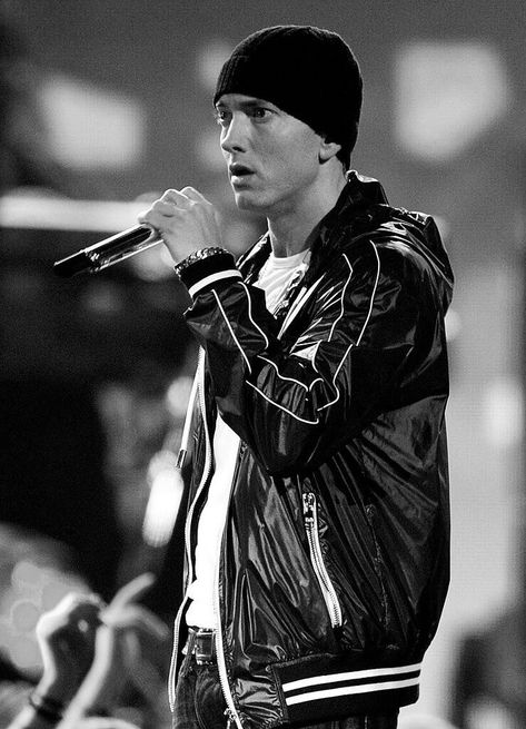 Eminem Black And White, Eminem Widget, Eminem 2000s, Eminem Tattoo, Music Widget, Eminem Wallpapers, Eminem Photos, Eminem Rap, Eminem Slim Shady