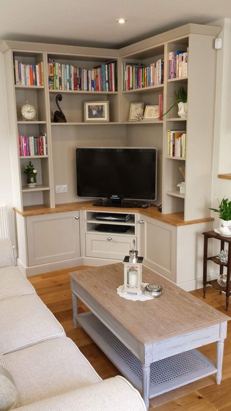 Corner Tv Unit, Built In Shelves Living Room, Living Room Corner, Room Corner, Livingroom Layout, A Living Room, Media Room, Living Room Tv, Room Layout