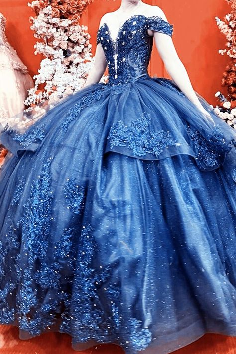 Corpse Bride Quinceanera, Dark Blue Quinceanera, Blue Quince Dress, Quinceanera Bouquet, Quinceanera Themes Dresses, Quinceñera Dresses, Chicana Style, Blue Quince, Pretty Quinceanera Dresses