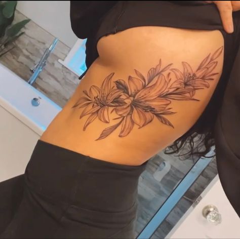 Tiger Side Tattoo For Women, Tropical Rib Tattoo, Tiger Lily Tattoo On Back, Lily Flower Rib Tattoo, Rib Flower Tattoos For Women Side Tat, Side Body Tattoos For Women Ribs Flower, Side To Back Tattoos Women, Flowers On Side Tattoo, Rib To Back Tattoos For Women