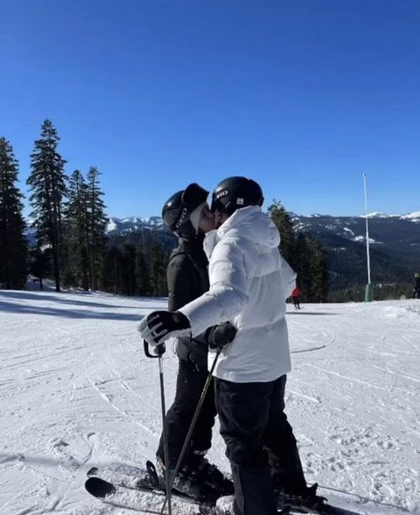 johnny orlando with his girlfriend Johnny Orlando Girlfriend, Johnny Orlando, Birthday Party 21, Mia 3, Party Activities, Picture Video, Orlando, Skiing, Romance