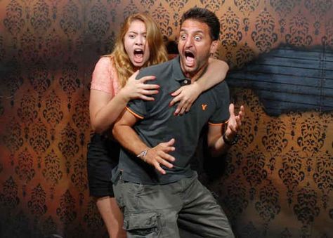 The 44 Best Pictures Of Scared Bros At A Haunted House Of 2013. So. Good. Scared Person, Scared Face, Fear Factory, House Funny, Hilarious Pictures, Funny Poses, Draw The Squad, Halloween Countdown, A Haunted House