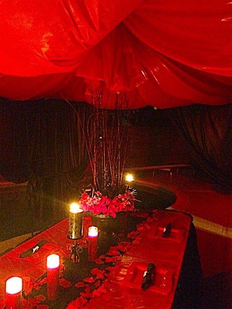 Vampire Party Aesthetic, Vampire Party Ideas, Vampire Dinner Party, Red Party Aesthetic, Party Ceiling Decorations, Vampire Halloween Party, Party Interior, Nye 2023, Vampire Ball