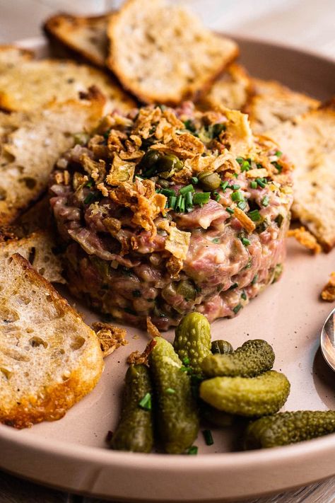 Vegan Steak Tartare, Steak Tartare Recipe, French Steak, How To Make Steak, Tartare Recipe, 21 Dinner, Weeknight Dinner Recipes, So Much Food, Beef Filet