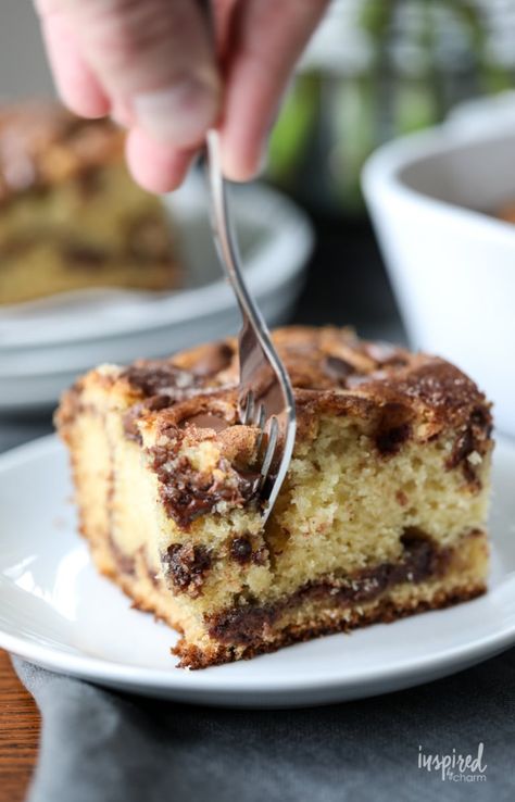 Breakfast Cake Healthy, Chocolate Chip Cake Recipe, Breakfast Cake Recipes, Breakfast Coffee Cake, Creative Dessert Recipes, Chocolate Peanut Butter Cake, Chocolate Chip Cake, Creative Desserts, Favorite Dessert Recipes