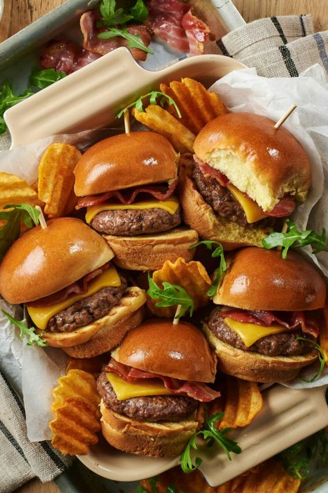 A close-up photo of mini cheeseburgers in an oven dish on a table. Cheeseburger Aesthetic, Cheeseburgers Recipe, Mini Burgers Recipe, Classic Cheeseburger, Streaky Bacon, Mini Cheeseburger, Slider Rolls, Mini Sliders, Rocket Leaves