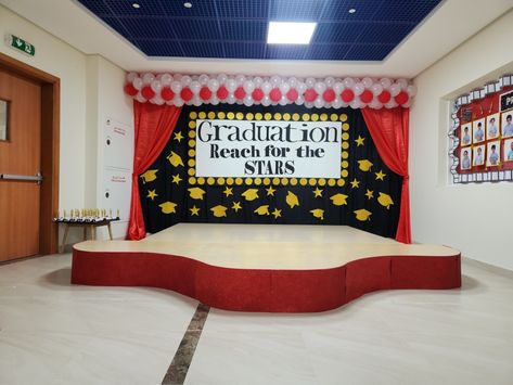 Reach for the stars. Graduation stage. Red Curtain, golden stars and Graduation caps. Red Carpet for Kindergarten Graduation with Walk of Fame Stars - Glitter Hand Prints with Name tags. Oscar award/movie themed Graduation. Red Carpet Graduation Theme Preschool, Preschool Graduation Theme Ideas, Reach For The Stars Graduation Theme, Red Carpet Graduation Theme, Preschool Graduation Ideas Theme, Prek Graduation Theme Ideas, Preschool Graduation Themes, Star Graduation Theme, Kindergarten Graduation Themes