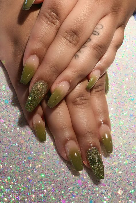 Olive Green Ombre Nails Art Designs, Olive Ombre Nails, Olive Green Ombre Nails, Nude And Green Nails, Ombre Green Nails, Green Sparkle Nails, Army Green Nails, Quinoa Meals, Green Ombre Nails