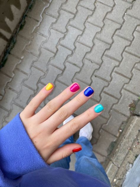 Different Color Nails Ideas, Medium Length Summer Nails, Different Coloured Nails, Mixed Color Nails, Cute Spring Nail Ideas, Multi Colored Nails, Step By Step Nail Art, Nail Art Step By Step, Multicolor Nails