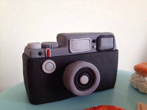 Ceramic Camera Sculpture, Camera Clay Art, Mini Birthday Party Ideas, Camera Cake Topper, Clay Camera, Camera Cake, Camera Cakes, Diy Gifts For Girlfriend, Mini Clay