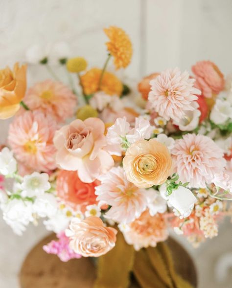 Peachy Flower Bouquet, Light Pink And Orange Bouquet, Peachy Floral Arrangements, Bridesmaid Dresses Pink Orange, Peach Pink Yellow Wedding Flowers, Peachy Bridal Bouquet, Peach Fuzz Wedding Flowers, Light Pink And Orange Wedding Flowers, Peach Colored Cake