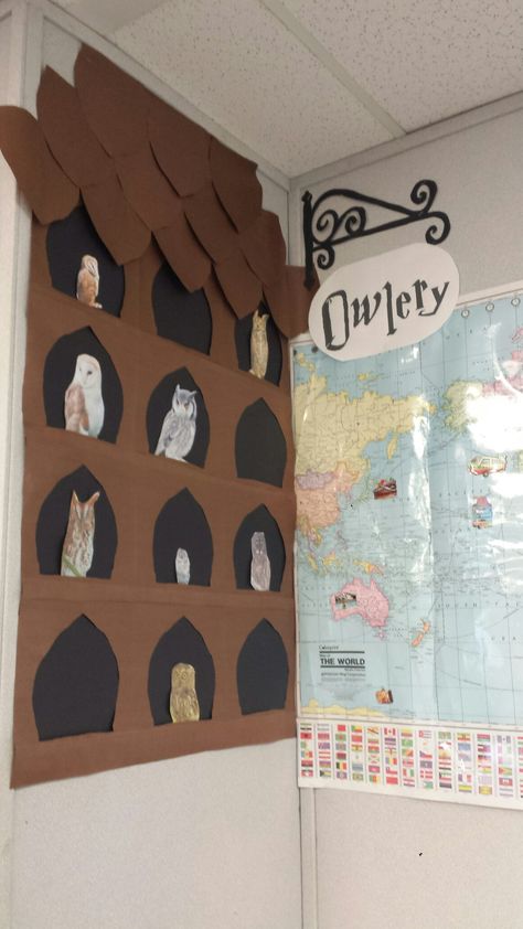 Owlery for notes home Classroom Harry Potter, Harry Potter Classroom Theme, Harry Potter Ideas, Harry Potter Classes, Harry Potter Library, Harry Potter Activities, Harry Potter Party Decorations, Harry Potter Day, Classe Harry Potter