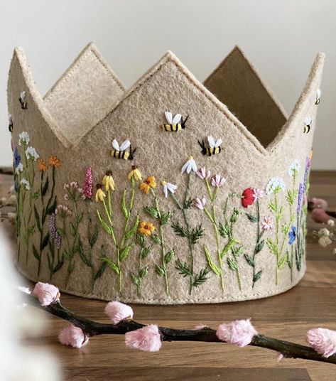 Waldorf Birthday Crown, Diy Birthday Crown, Baby Birthday Party Theme, Crown For Kids, Waldorf Crafts, Felt Crown, Birthday Traditions, Diy Crown, Felt Pattern