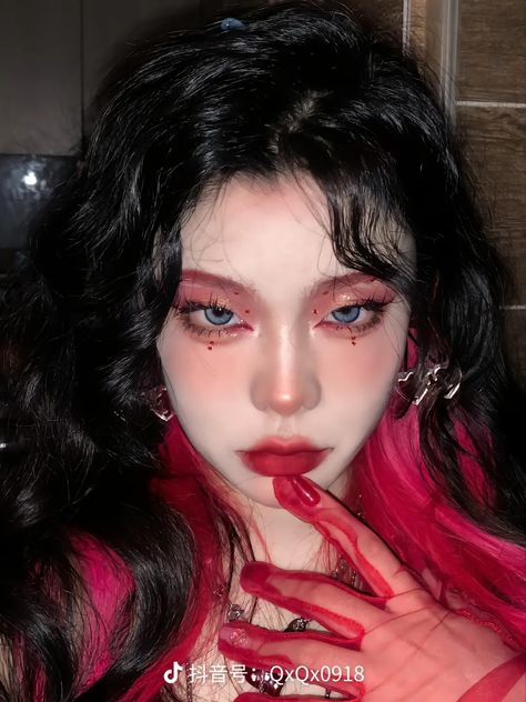 #douyin #makeup Dark Red Douyin Makeup, Red Eye Makeup Douyin, Chinese Goth Makeup, Red And Black Douyin Makeup, Red Makeup Asian, Korean Red Makeup, Douyin Goth Makeup, China Girl Makeup, Chinese Makeup Douyin