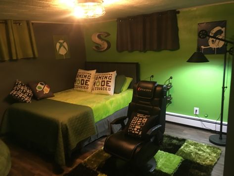 Xbox Themed Bedroom, Xbox Bedroom Ideas, Boys Room Gamer, Boys Gaming Bedroom, Xbox Bedroom, Gamers Bedroom, Cool Bedrooms, Gamer Bedroom Ideas, Xbox Room