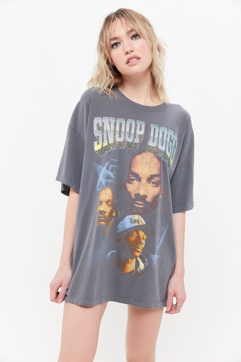 Snoop Dogg Oversized Tee | Urban Outfitters Urban Outfitters Style, Oversize Tshirt Outfits, Glitter Tee, Surfer Girl Style, Old T Shirts, Urban Dresses, Tshirt Outfits, Tees For Women, Snoop Dogg