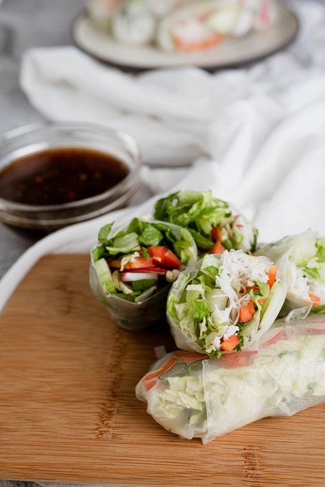 Fresh Salad Wraps Rice Paper Salad, Garlic Dipping Sauce, Rice Paper Wraps, Rice Paper Wrappers, Salad Wrap, Lunch Prep, Salad Rolls, Quick Healthy Snacks, Tofu Stir Fry