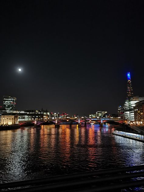 Central London At Night, Central London Aesthetic, London At Night Aesthetic, London Southbank, Southbank London, City Night Lights, Fav Place, London Night, London Aesthetic