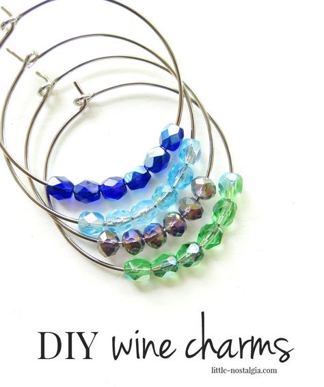 DIY Beaded Wine Charms Wine Glass Rings Diy, Diy Wine Charms How To Make, Wine Crafts Diy, Beaded Wine Charms, Wine Glass Markers Diy, Diy Wine Charms, Wine Glass Charms Diy, Diy Wine Bar, Wine Charms Diy