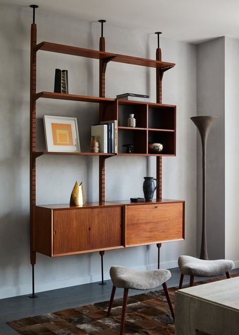 Mid Century Modern Music Room, Wall Shelving Units, Midcentury Design, Mid Century Modern Living Room, Modular Shelving, French Interior, Room Style, Italian Furniture, Music Studio