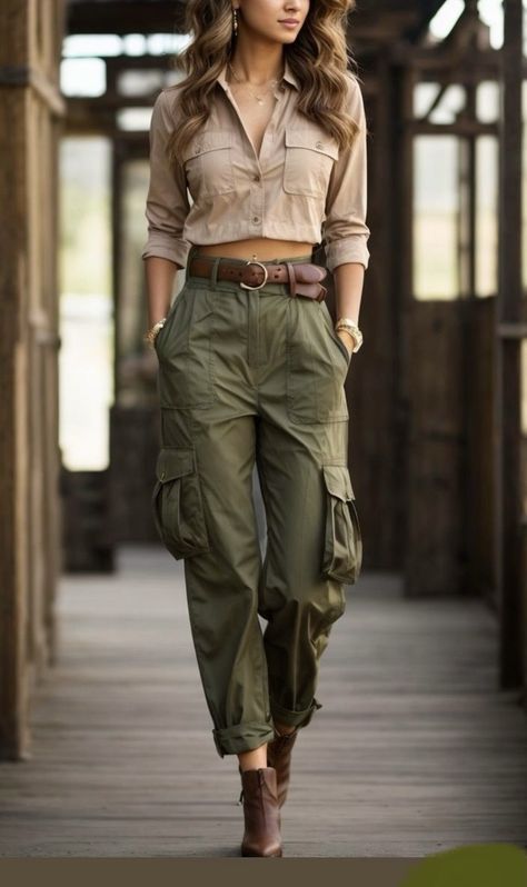 Women Cargo Pants Outfit, Olive Green Pants Outfit, Trendy Cargo Pants, Green Cargo Pants Outfit, Green Pants Outfit, Women's Cargo Pants, Paperbag Hose, Cargo Outfit, Cargo Pants Outfits