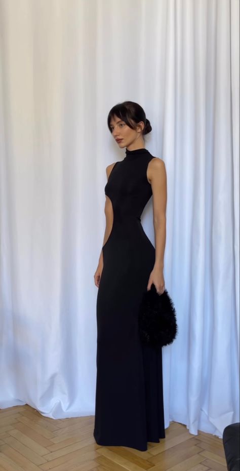 Off Shoulder Dress Hairstyle, Hairstyles For Long Dresses, High Neck Dress Hair, Halter Dress Hairstyles, Hairstyles For High Neck Dresses, Black Gala Dress, Engagement Party Outfit Guest, High Neck Dress Formal, Night Out Outfit Classy