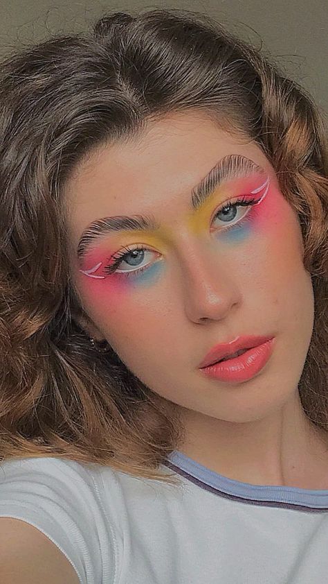 Pride Makeup Subtle, Easy Pride Makeup Ideas, Alt Pride Makeup, Pan Flag Makeup, Nonbinary Pride Makeup, Simple Pride Make Up, Pan Pride Makeup, Pansexual Makeup Looks, Trans Flag Makeup