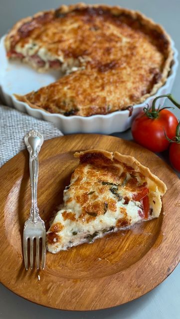 Tomato Basil Tart Habitual Hostess, Habitual Hostess, Tomato Basil Pie, Tomato Basil Tart, Tomato Tart Recipe, Savory Tarts, Fresh Tomato Recipes, Csa Recipes, Refrigerated Pie Crust