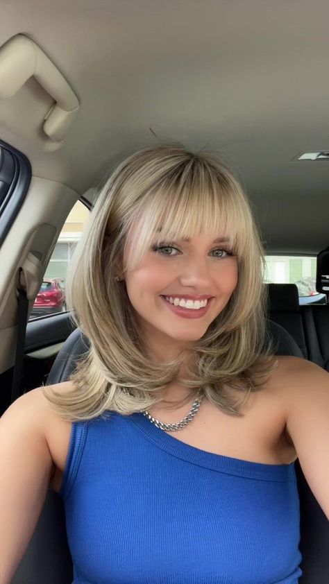 Short Hair Cuts Styling Tools, Layered Hair With Bangs, Chic Short Hair, Blonde Hair With Bangs, Layered Haircuts For Medium Hair, Hairstyles For Layered Hair, Blonde Hair Inspiration, Hair Bangs, Haircuts For Medium Hair