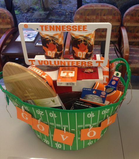 DIY Tennessee Vols basket. Great for auctions! Tennessee Gift Basket Ideas, Tailgating Gift Basket Ideas, Tailgate Basket Ideas, Silent Auction Basket, Auction Basket, Welcome Baskets, Tn Vols, Auction Baskets, Tennessee Vols