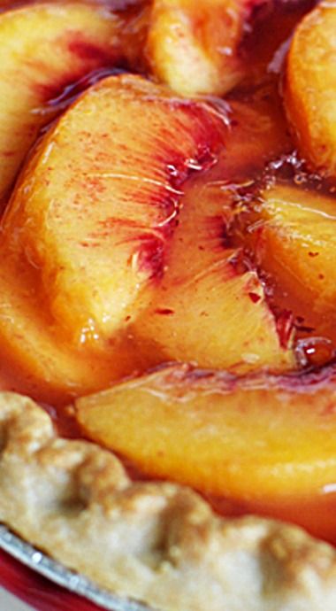 Peach Pie - a simple to make delicious fruit pie that's truly versatile! Just swap out the peaches for other seasonal fruit and match with the same jello flavor, such as fresh strawberries with strawberry jello! ❊ Fresh Peach Pie, Jello Flavors, Just Pies, Peach Pie Recipes, Best Fruit Salad, Peach Pie Filling, Good Pie, Seasonal Fruit, Peach Salad