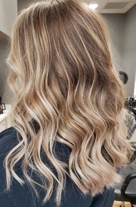 Blonde Light Brown Balayage, Fallayage Blonde, Blonde Adding Low Lights, Beige Balayage On Blonde Hair, Blonde Brown Ombre Balayage, Blonde Hair With Light Brown Highlights, Natural Roots With Highlights, Balayage Blonde With Lowlights, Balayage Hair Blonde Natural