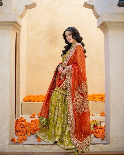 Mehendi Bridal Outfit, Mehendi Outfits For Bride, Mehndi Dress For Bride, Mehendi Dresses, Bridal Mehndi Dresses, Mehendi Outfit, Mehndi Dress, Mehendi Outfits, Desi Wedding Dresses