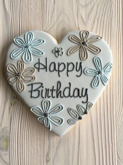 Heart Iced Cookies, Heart Birthday Cookies Decorated, Circle Birthday Cookies, Birthday Cookie Ideas For Women, 20th Birthday Cookies Decorated, Birthday Cookie Decorating Ideas, Decorated Cookies Birthday Woman, Pretty Decorated Cookies, Birthday Cookies Decorated Woman Simple