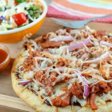 Pulled Pork Flatbread Pizza Pulled Pork Flatbread, Pulled Pork Barbecue Sauce, Pork Pizza, Pulled Pork Pizza, Pork Barbecue, Easy Pulled Pork, How To Make Bbq, Pulled Pork Leftovers, Recipe Generator