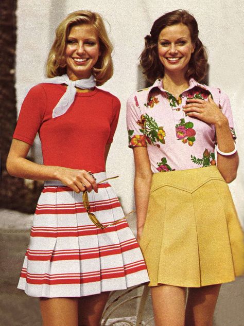 https://flic.kr/p/94718T | 1973 | www.scanagogo.com Moda Z Lat 70., 1970 Fashion, Fashion 1970s, 60s 70s Fashion, Fashion 70s, 70s Inspired Fashion, Fashion 1960s, 70s Outfits, Seventies Fashion