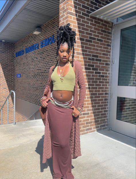 Aesthetic Outfits For Black Women, Earth Tone Black Women, Black Earthy Aesthetic Outfits, Spiritual Style Fashion, Green Earthy Outfit, Indie Outfits Black Women, Winter Spiritual Outfits, Afrobohemian Style, Earthy Outfits Aesthetic Black Woman